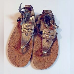 Gianni Bini Silver Thong Ankle Strap Sandals Sz 8 Women